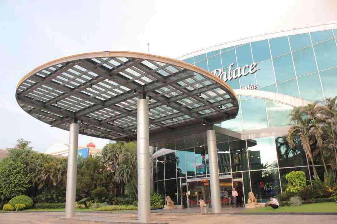 Khám phá Holiday Palace Resort and Casino